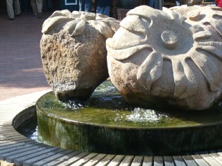 Die Erdbeerskulptur auf dem Karlshof, Warnsdorf